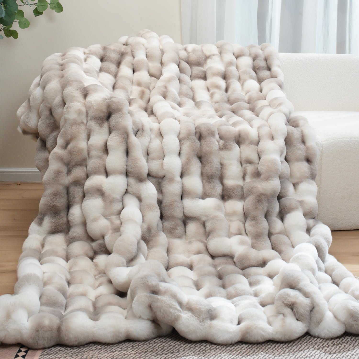 macinso Super Comfort Oversized Warm Thick 1000GSM Luxury Plush Rabbit Faux Fur Throw Blanket, Fluffy Blanket,Soft Cozy Bubble Blanket for Couch Chair Bed Sofa Living Room – Brownwhite 60” x 80”