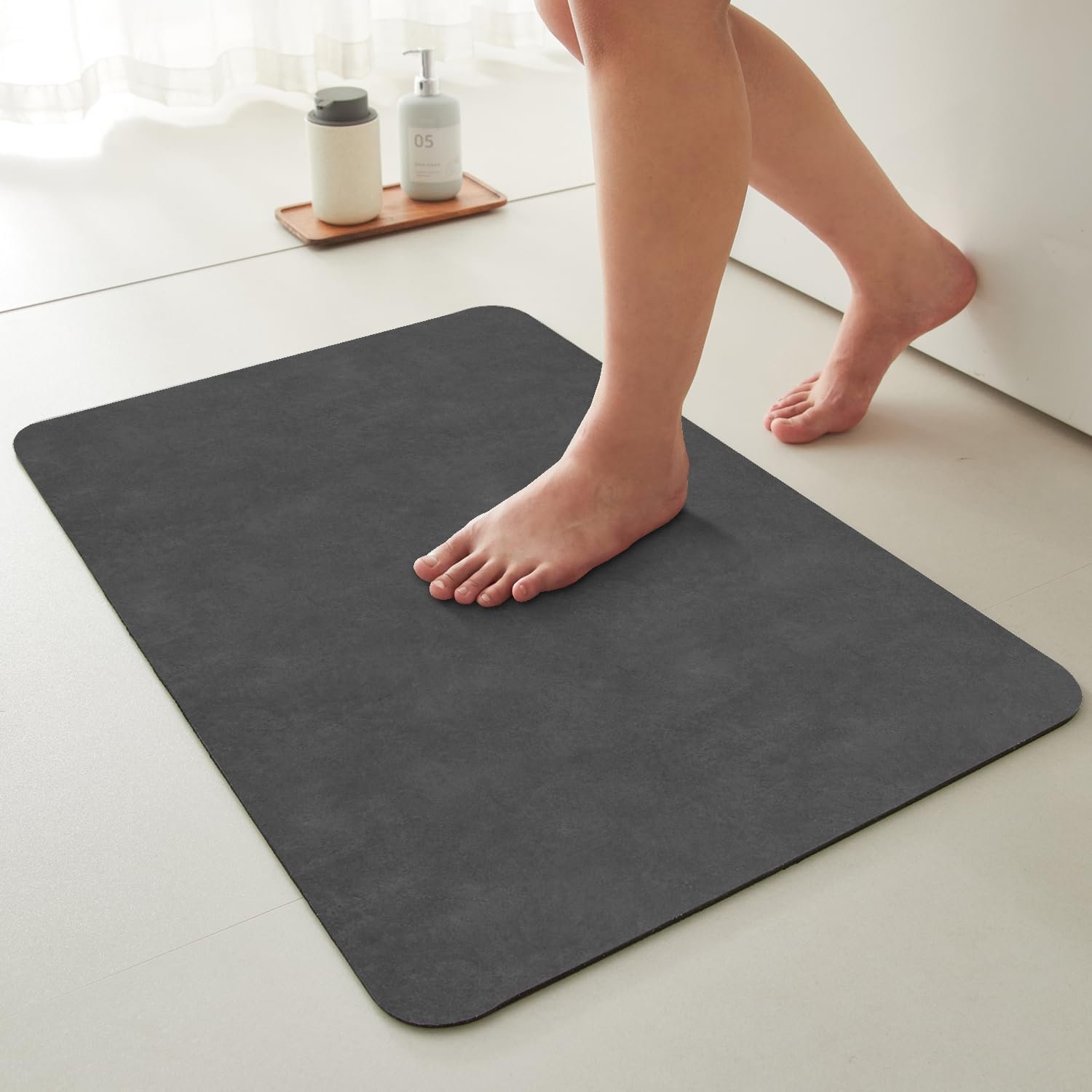 TYUU Bath Mat, Bathroom Rugs Non Slip Washable Thin Absorbent Quick Dry Bath Mat Fits Under Door Bathroom Floor Mat Perfect for Bath, Shower, or Sink 16″x24″ Dark Grey