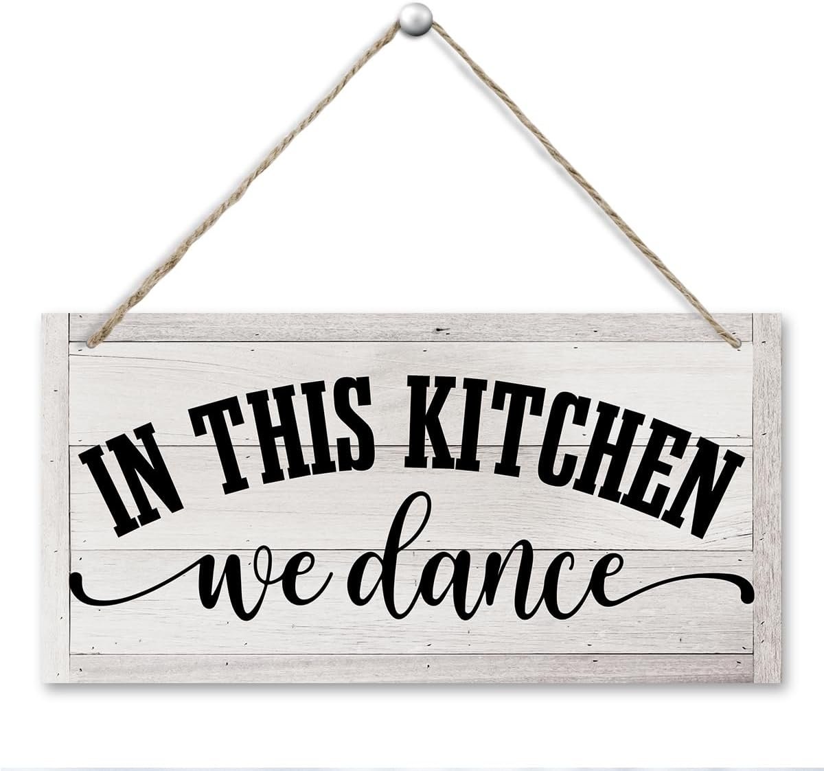 Kitchen Signs Wall Decor, Rustic Farmhouse Wall Art, In This Kitchen, We Dance, Housewarming Gifts, Hanging Wooden Signs for Living and Dining Room Decoration, Retro Wall Art 11.8 * 5.9 in