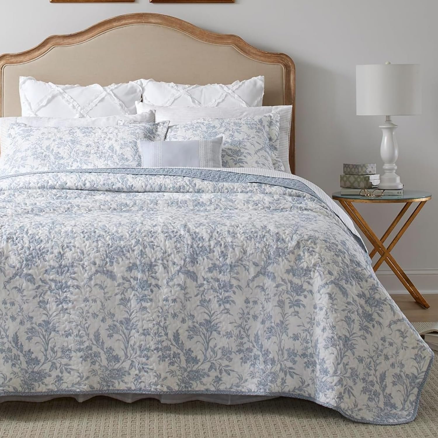 Laura Ashley – King Quilt Set, Soft Cotton Bedding with Reversible Design, Medium Weight for Year Round Use, 3 Piece Bed Set with Matching Pillowcases (Amberley Blue)