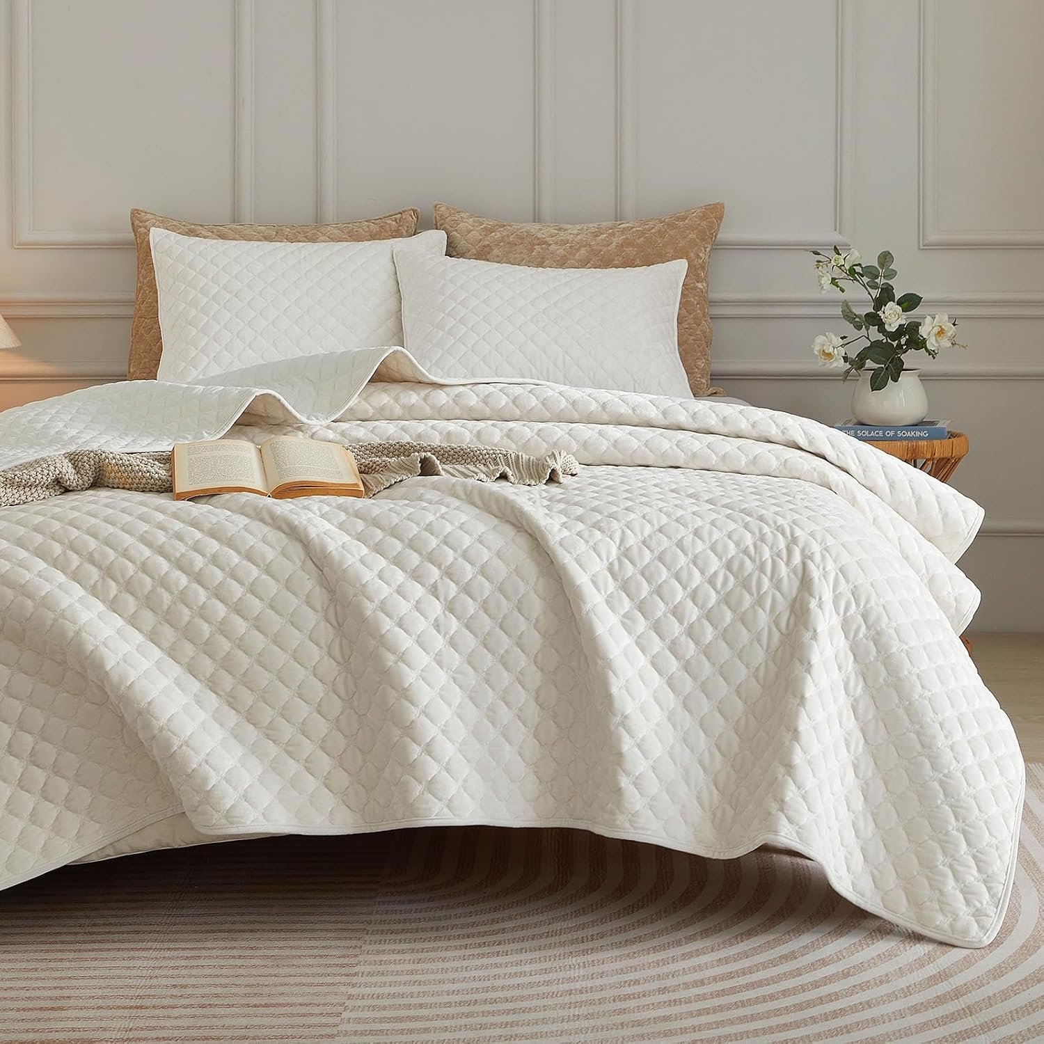 Velvet Quilt King Size Comforter Set – Luxury Soft Velvet Bedding Set for All Season, Bedspread Coverlet King Quilt with 2 Pillow Shams, Cream White, Diamond