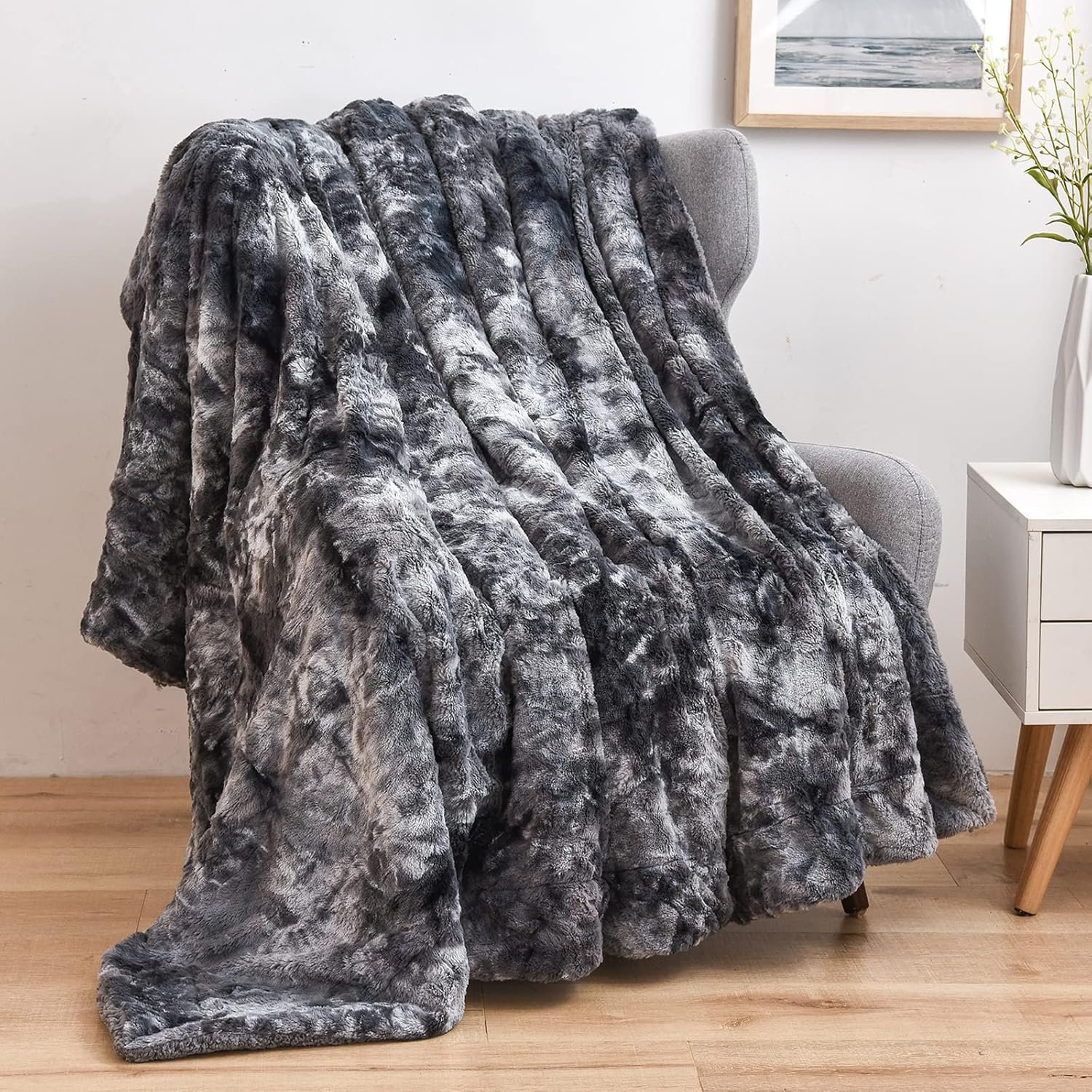 NEWCOSPLAY Super Soft Faux Fur Throw Blanket for Couch Grey Sherpa Fuzzy Plush Warm Blanket for Sofa Bed (Grey, Throw(40″x50″))