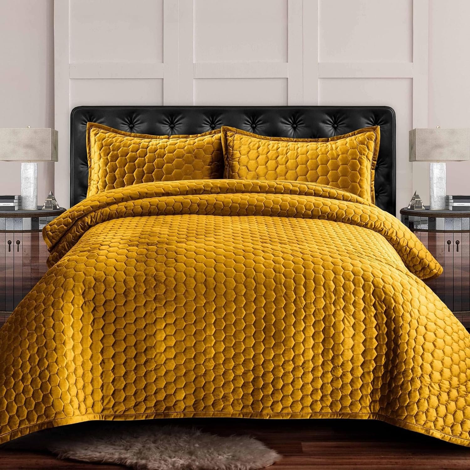 Tribeca Living Lugano Oversized Velvet Quilt Set – All Season, Extra Large, 3 Piece King Size Comforter Set with 2 Pillow Shams in Gold Honeycomb Pattern 260GSM