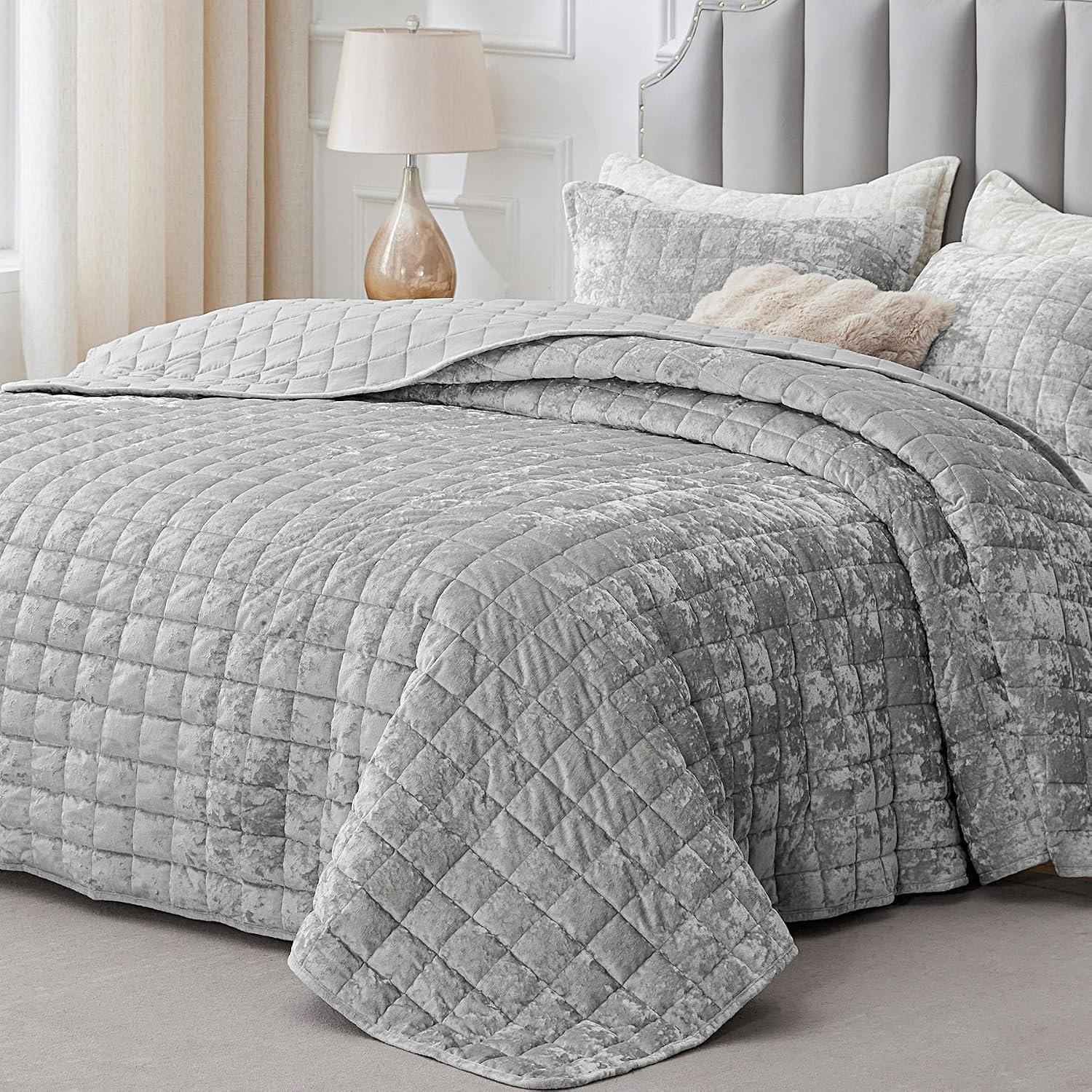 BEDELITE Velvet Quilt Set King Size – Luxury Soft Velvet Comforter Bedding Set for All Season, Lightweight Quilted Box Stitch Oversized Bedspread Coverlet with 2 Matching Shams, Shiny Light Grey