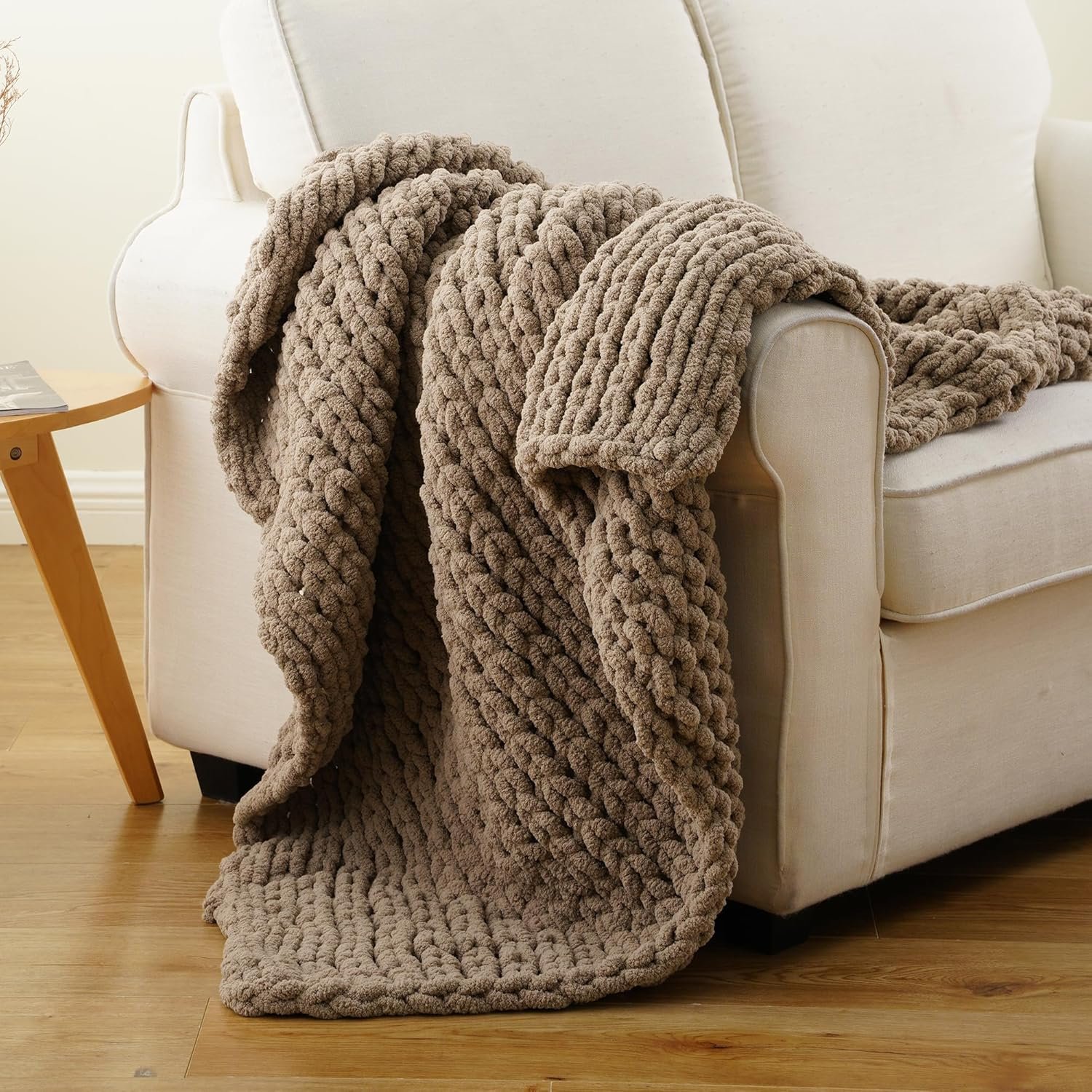 Battilo Beige Chunky Knit Throw Blanket, Soft and Thick Taupe Chenille Throw Blanket, 50″x60″ Handmade Cable Knit Crochet Blanket, Cozy Knot Knitted Throw Blankets for Couch Home Decor, Taupe